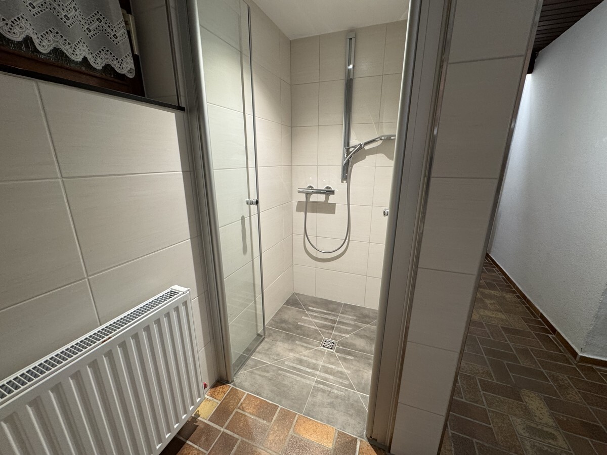 Dusche UG