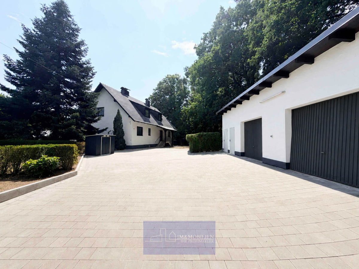 Vorplatz Garage