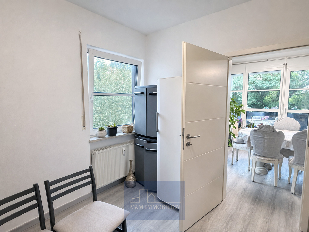 Blick vom Arbeitszimmer in Wohnzimmer