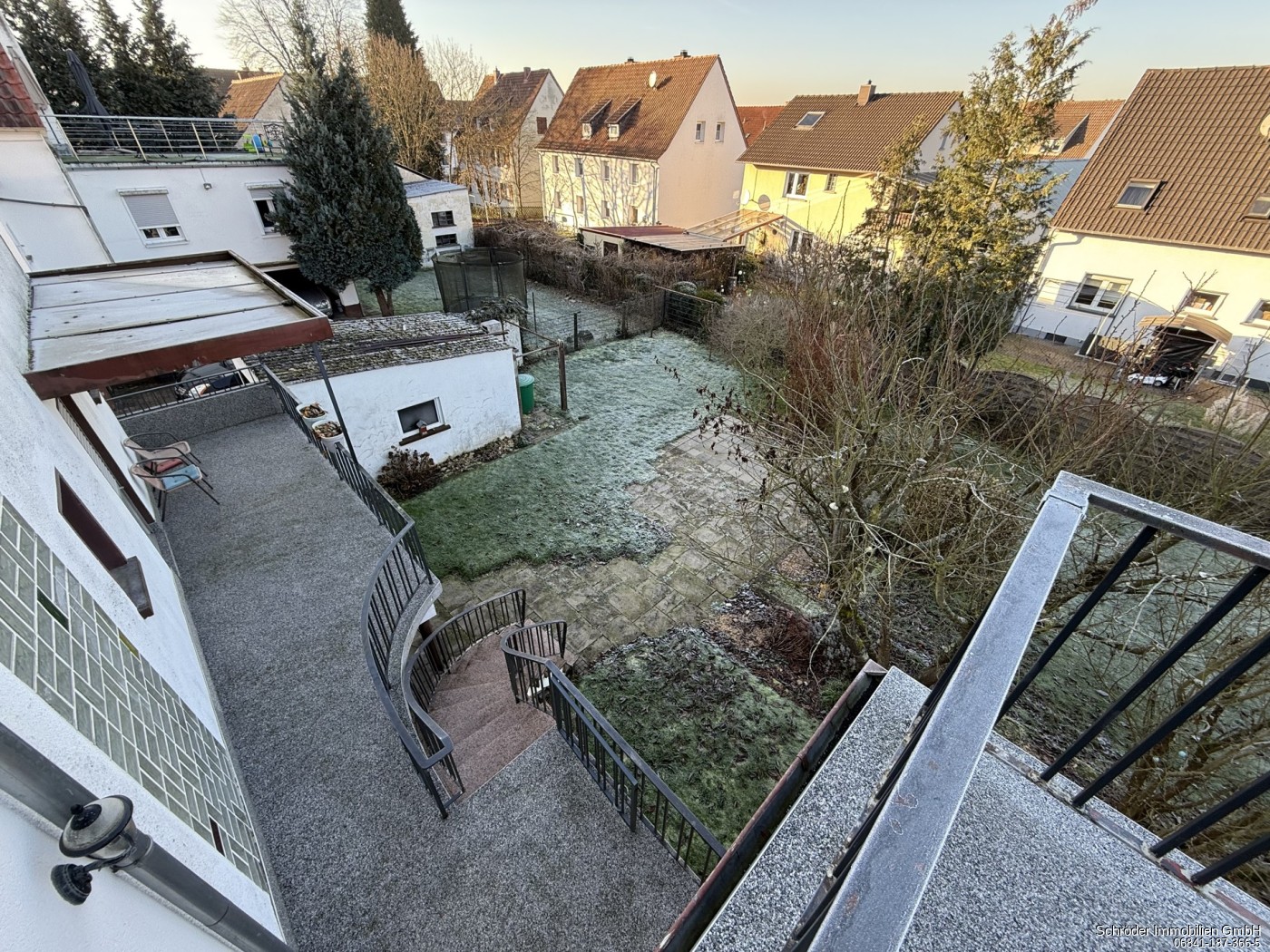 Blick auf Balkon EG