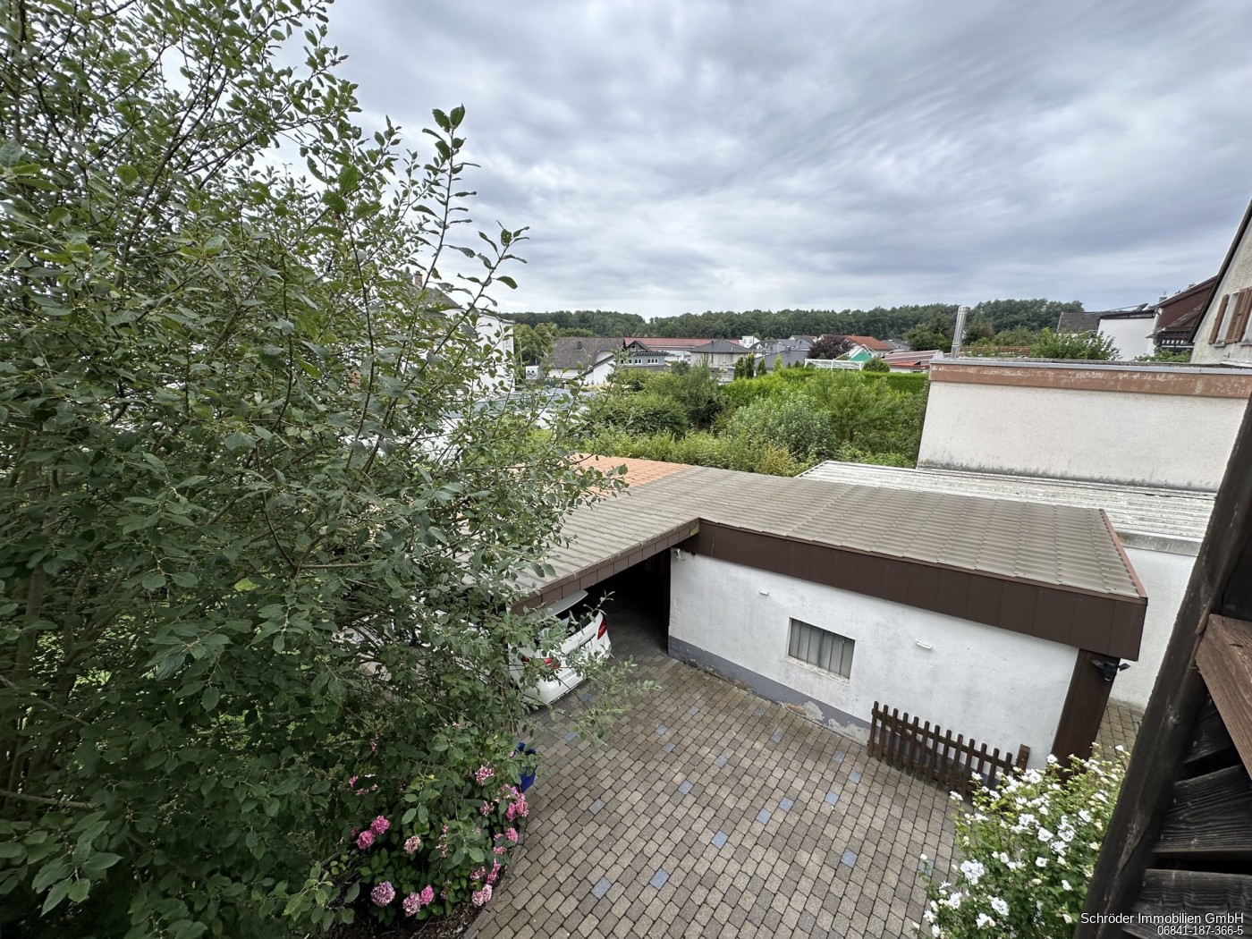 Garage mit Carport