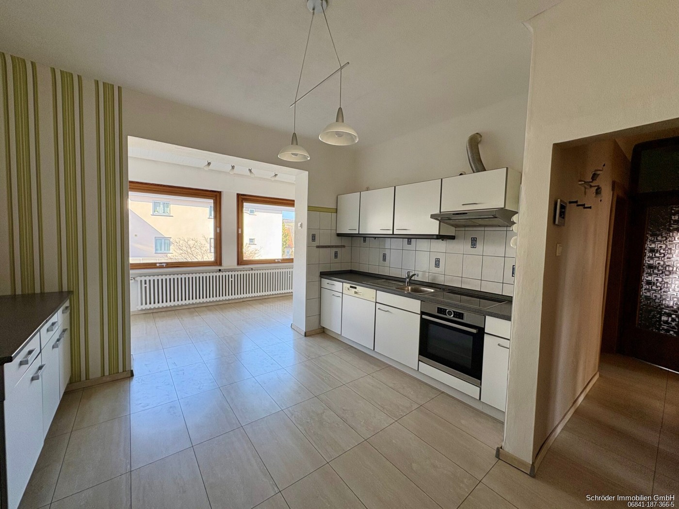 Küche mit Essbereich