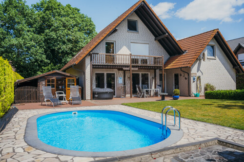 Pool und Terrasse