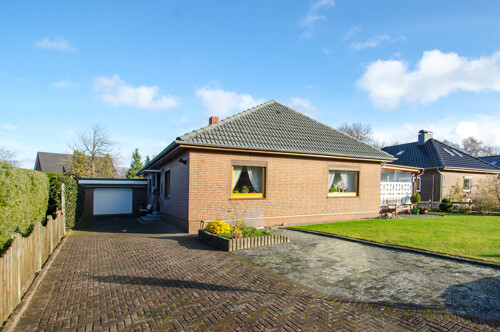 Bungalow mit Garage