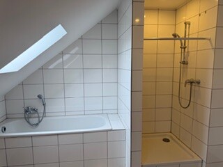 Wanne und Dusche