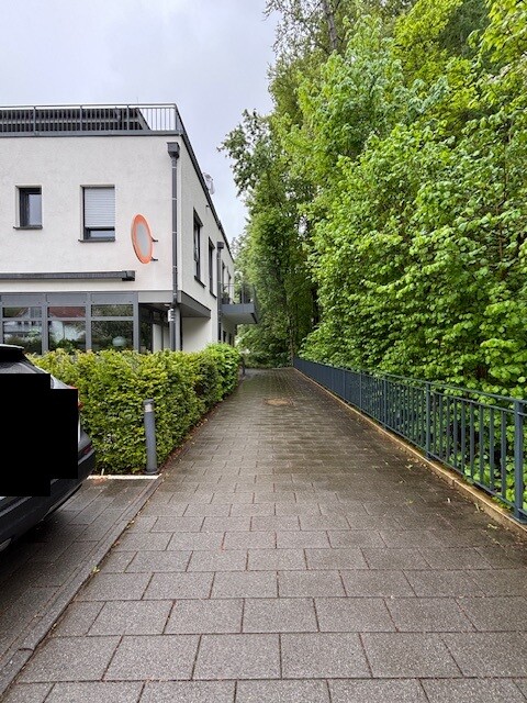 Fußweg zum Eingang