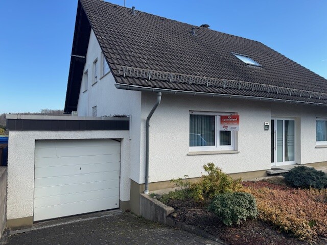 Garageneinfahrt und Haus