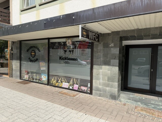 Straßenfront (1)