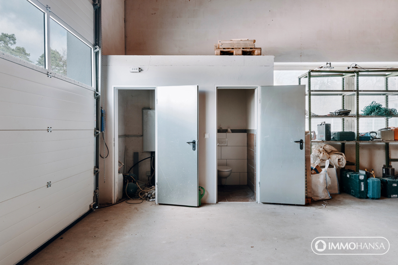 Warmlagerhalle mit WC 