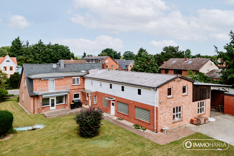 Außenansicht Haupthaus + Werkstatt 
