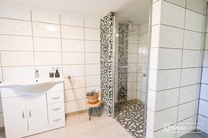 Hauptbad im Souterrain 