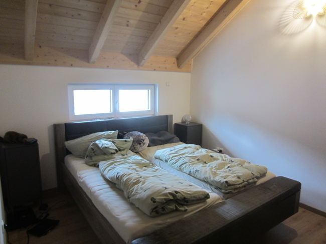 Wunderschöne 2-Zimmerwohnung mit großen Balkon offener Dachstuhl im KfW 55 Standard - Photo 2