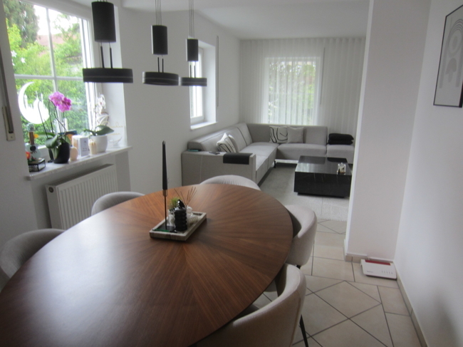 Schönes Reiheneckhaus mit schönen Garten und 3 Stellplätzen - Foto 1