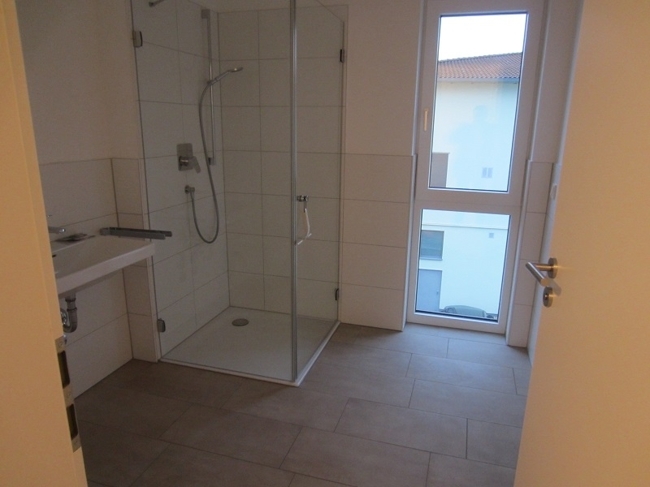 Neuwertige Zweizimmerwohnung mit großen Balkon - Foto 2