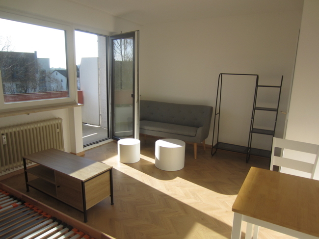 Renoviertes Appartement voll möbliert und großem Balkon absolut ruhige Lage - Foto 1