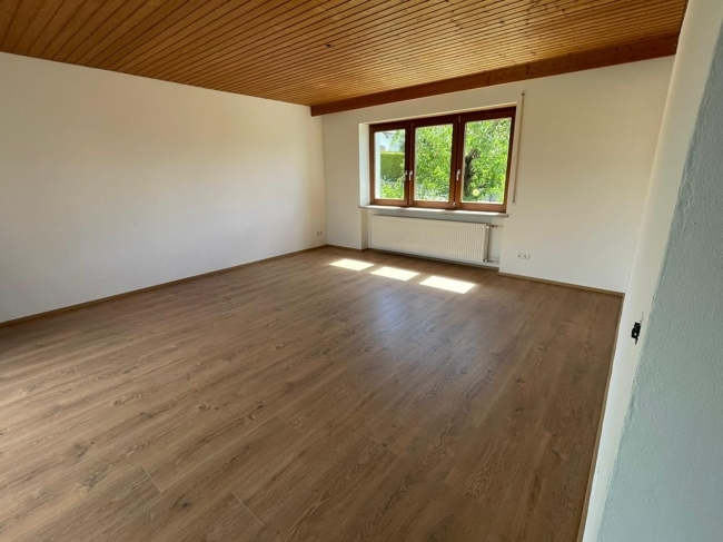 Ruhig gelegenes Haus mit großem Garten zwei abgeschlossene Wohnungen in Hanglage - Photo 1