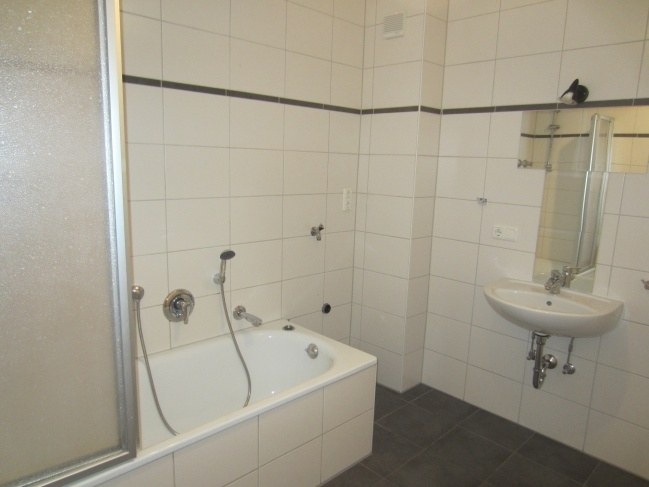 Große 4-Zimmerwohnung mit Balkon - Photo 4