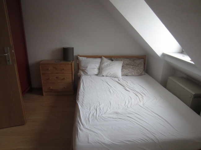 Gemütliche 1-Zimmer DG-Wohnung ruhig gelegen mit Gartenbenutzung - Photo 2