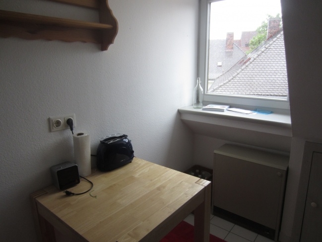 Gemütliche 1-Zimmer DG-Wohnung ruhig gelegen mit Gartenbenutzung - Photo 4