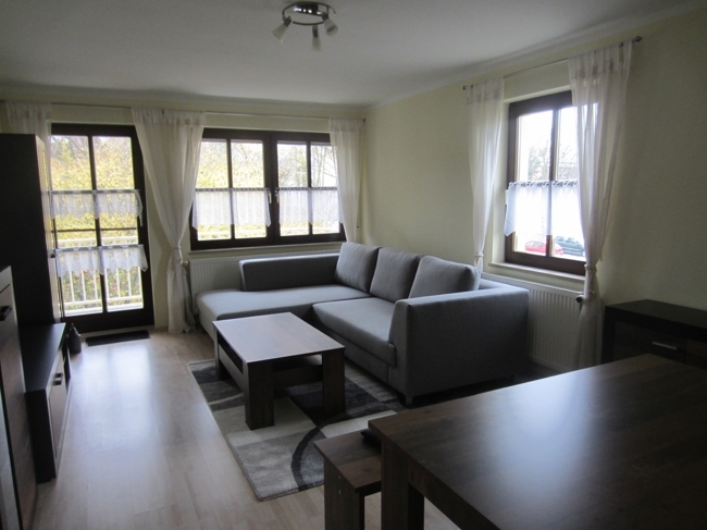 Komplett möblierte 3 Zimmerwohnung mit Südbalkon - Photo 2