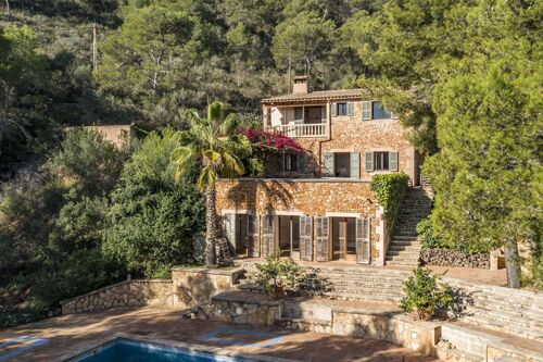 Fantastic natural stone finca with guest studio