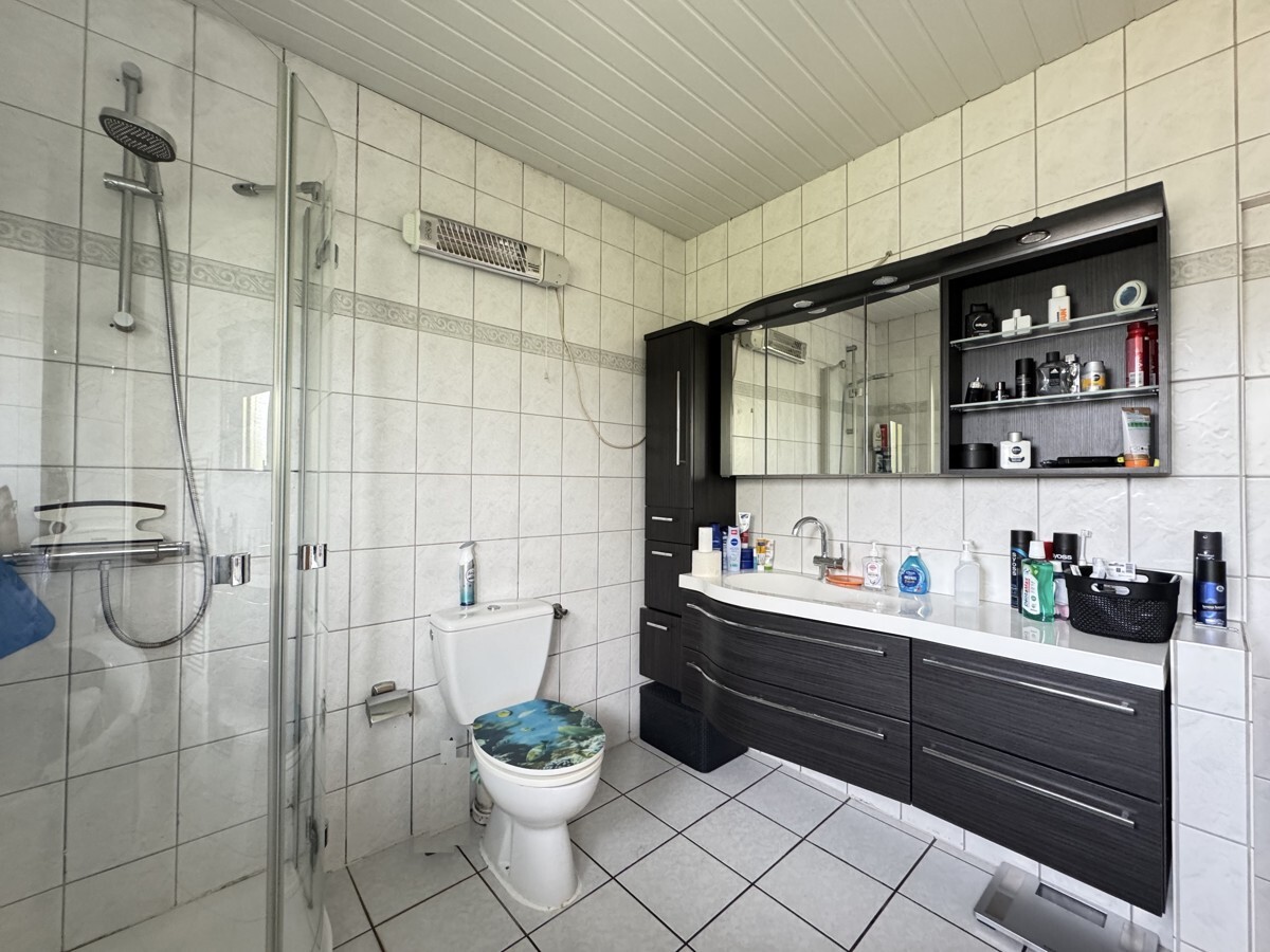 Vollbad mit separater Dusche