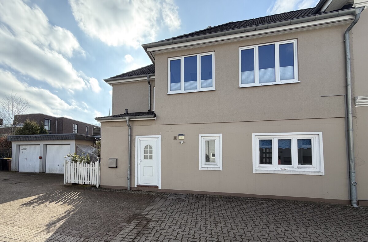 Seitenansicht / Garagen