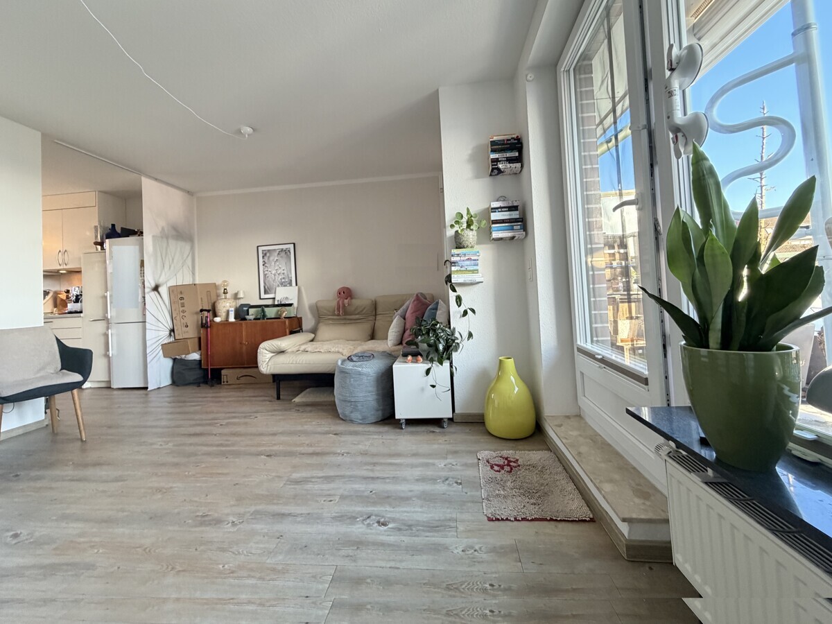 ... mit Zugang zum Balkon