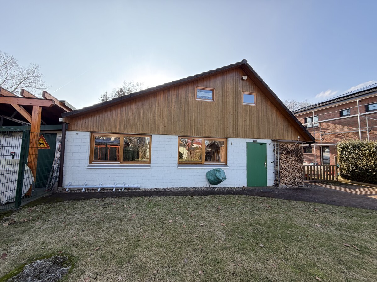 Doppelgarage mit Nutzfläche