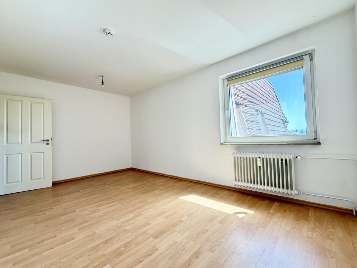 Schlafzimmer von guter Größe