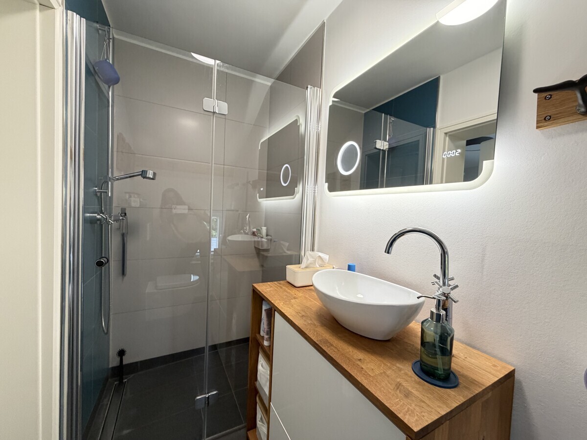 modernes Duschbad