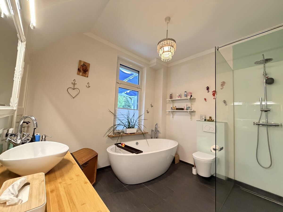 ... mit separater Dusche