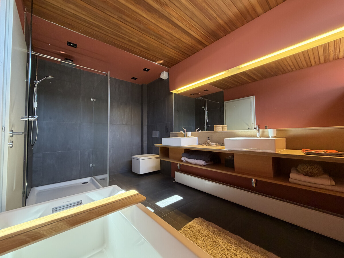 ... mit separater Dusche