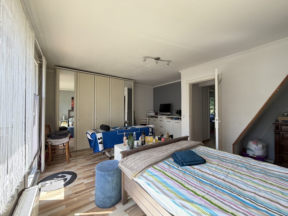 Großzügiges Schlafzimmer