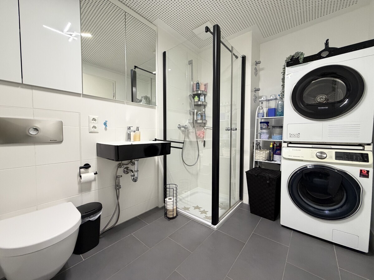 Vollbad mit separater Dusche