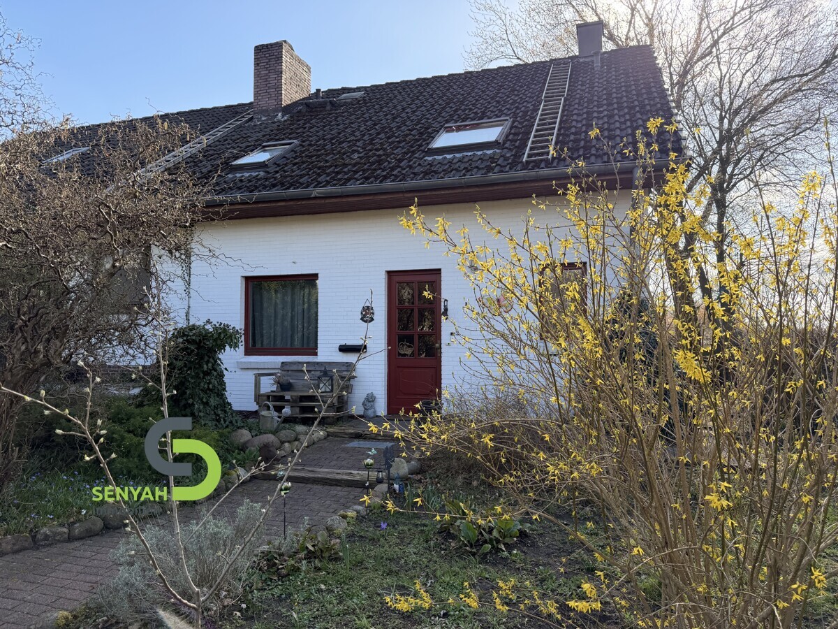 Doppelhaushälfte in Feldrandlage