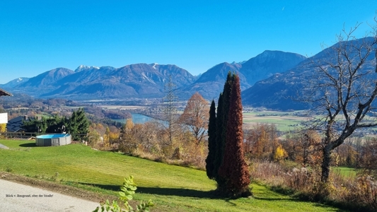 Blick v. Baugrund, ober der Strasse