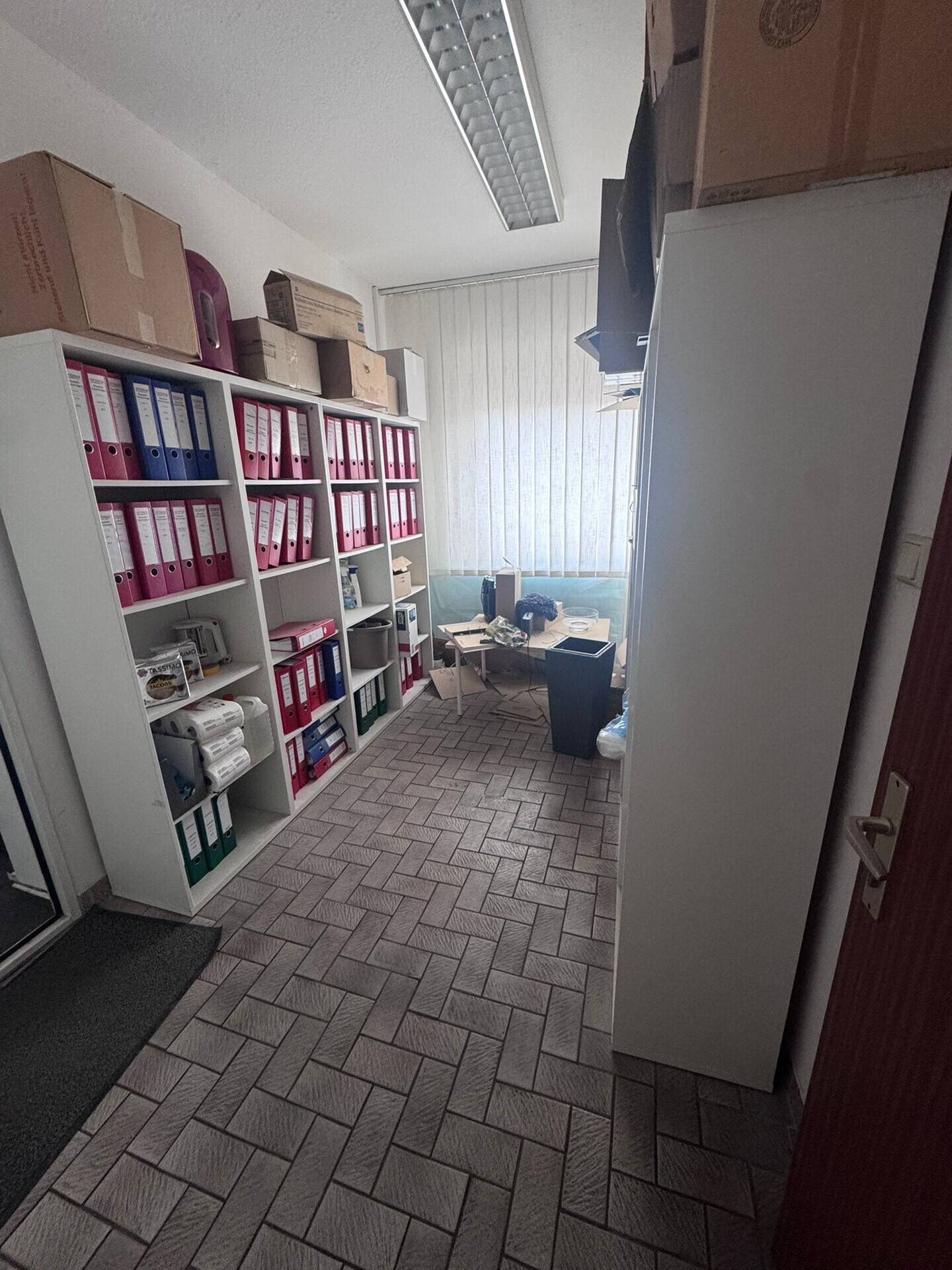 Büro- und Lagerfläche nahe Autobahn / Flughafen