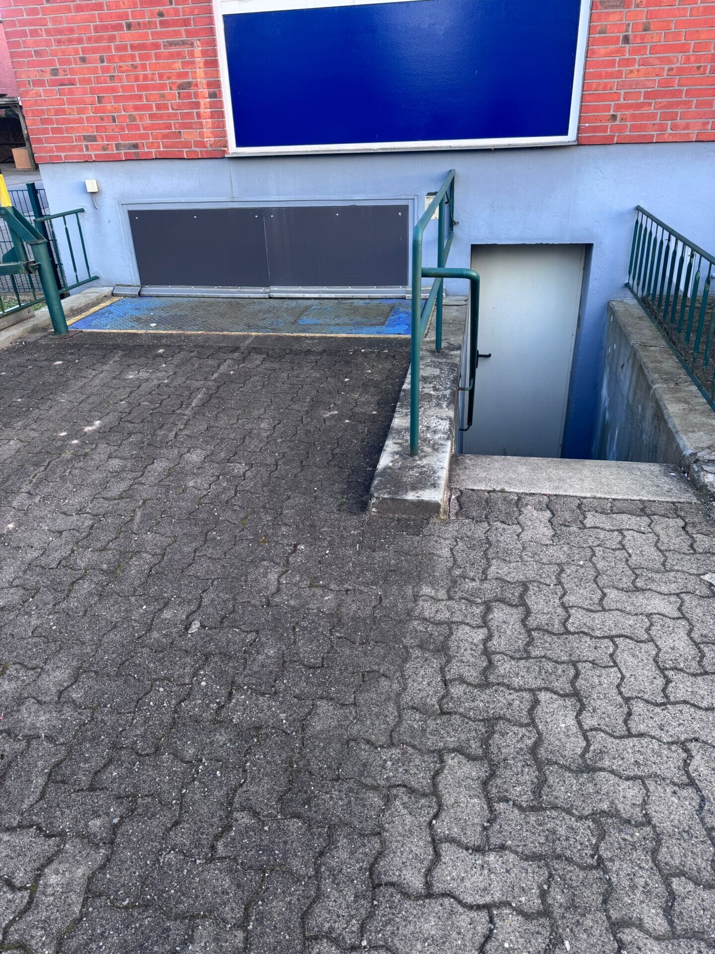 Zugang zur Keller mit Rampe