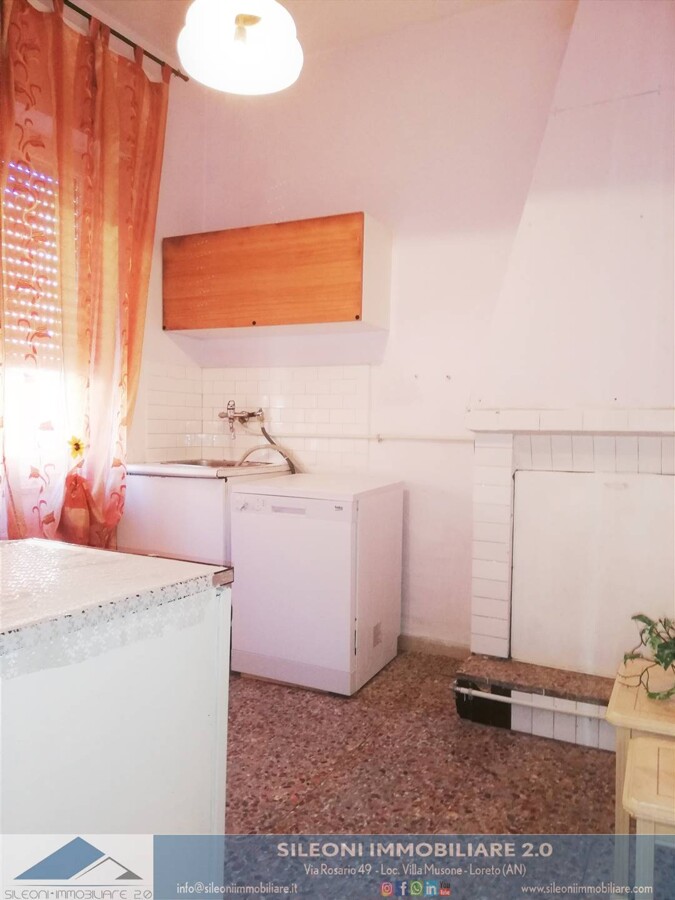 CASA SINGOLA CON CORTE RECINTATA — foto 3