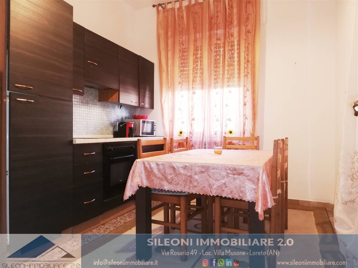 CASA SINGOLA CON CORTE RECINTATA
