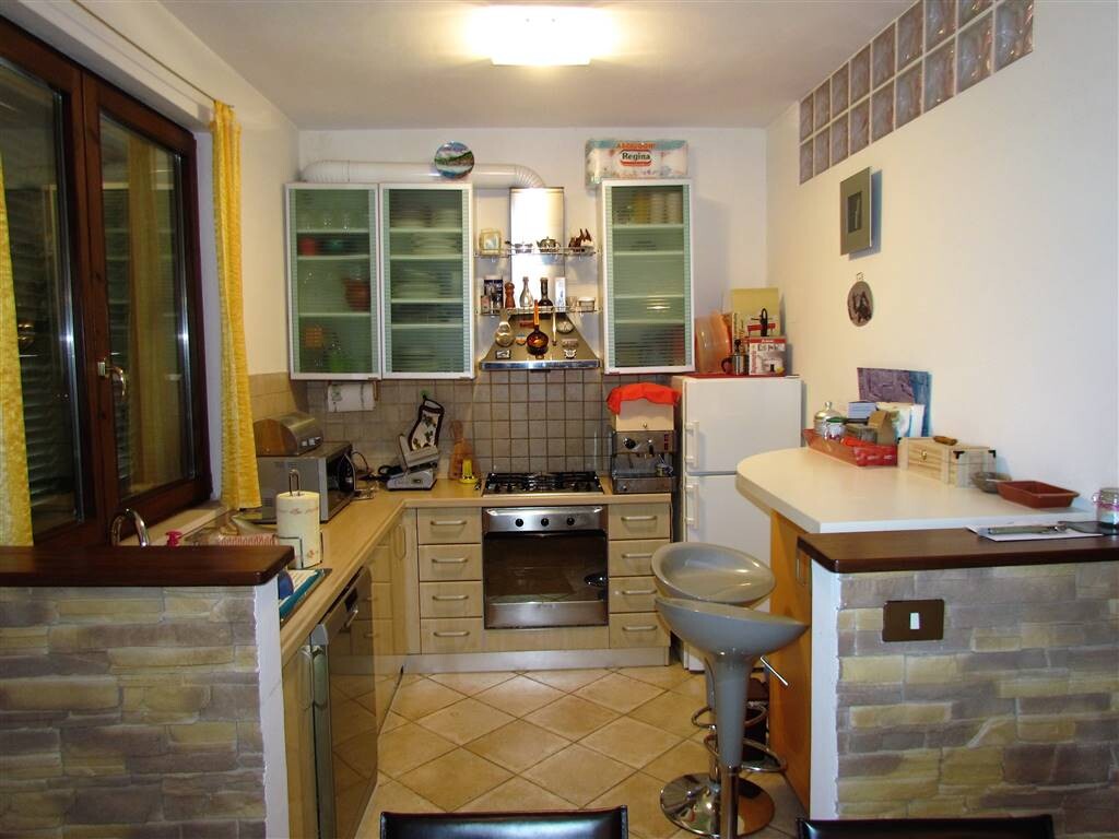 GRAZIOSO APPARTAMENTO SU DUE LIVELLI CON GARAGE — foto 7