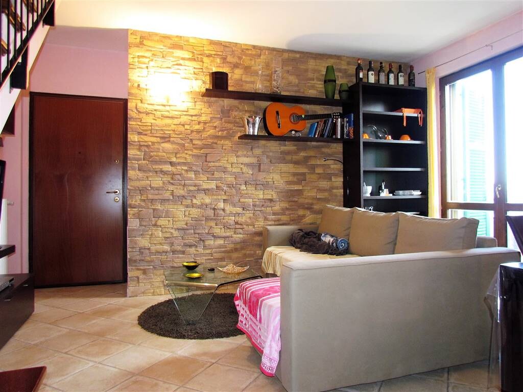 GRAZIOSO APPARTAMENTO SU DUE LIVELLI CON GARAGE — foto 9