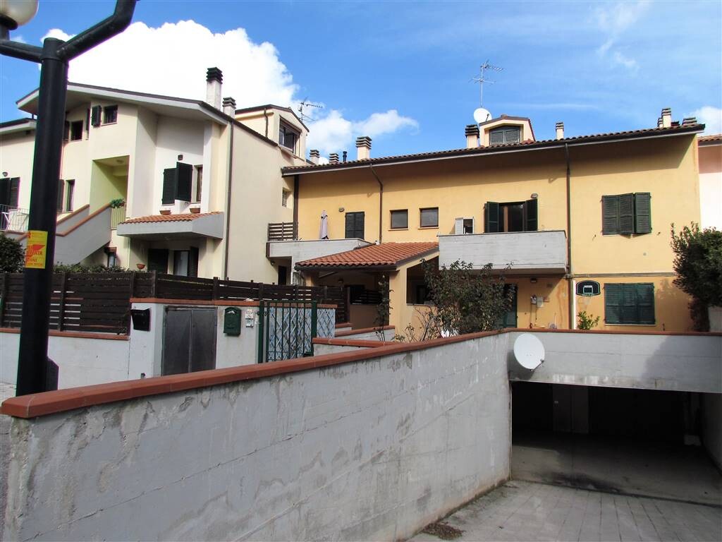 GRAZIOSO APPARTAMENTO SU DUE LIVELLI CON GARAGE — foto 10