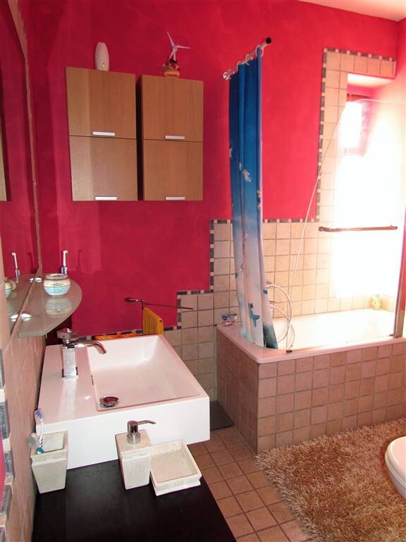 GRAZIOSO APPARTAMENTO SU DUE LIVELLI CON GARAGE — foto 4