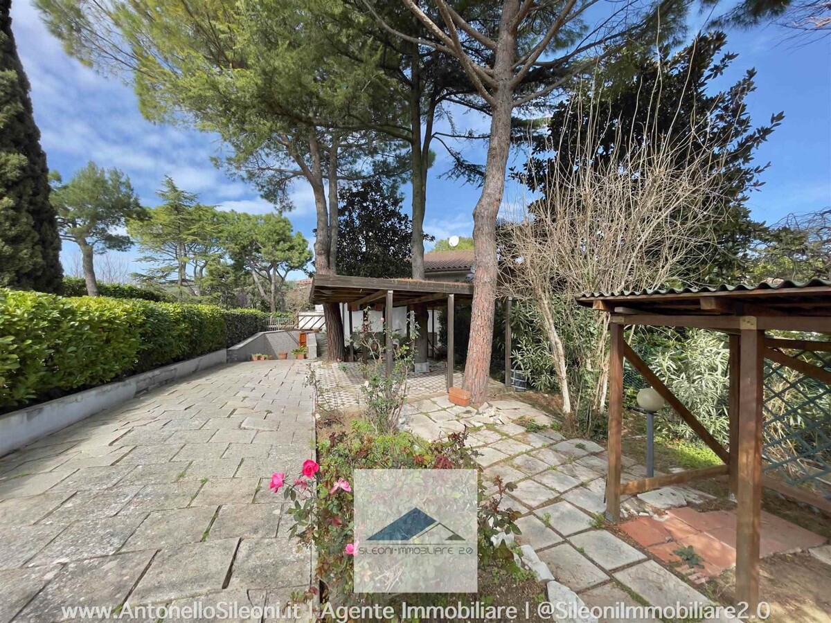 VILLINO A SCHIERA CON AMPIO GIARIDNO VISTA MARE — foto 33