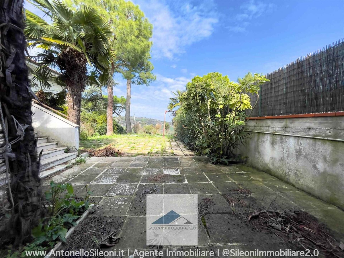 VILLINO A SCHIERA CON AMPIO GIARIDNO VISTA MARE — foto 42