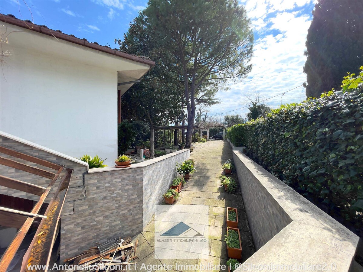 VILLINO A SCHIERA CON AMPIO GIARIDNO VISTA MARE — foto 37