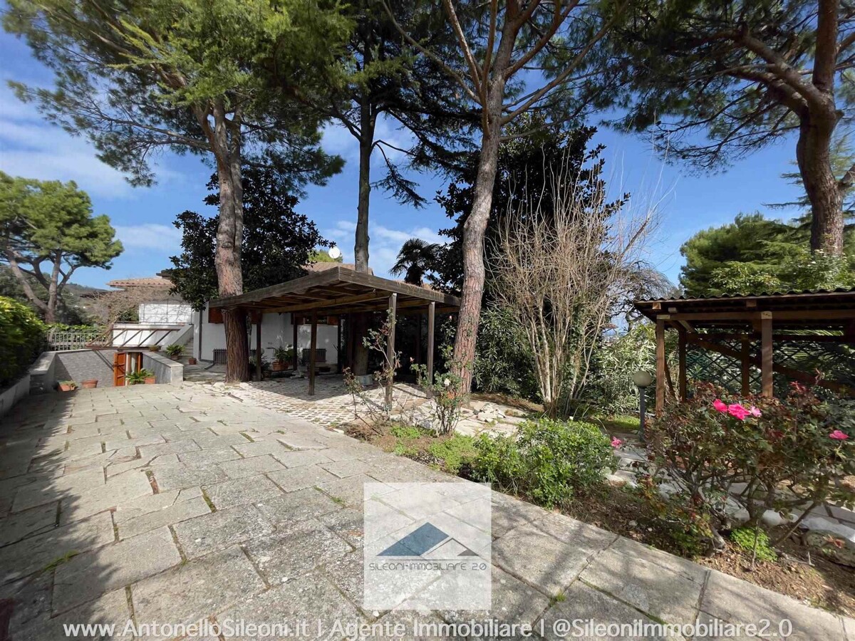VILLINO A SCHIERA CON AMPIO GIARIDNO VISTA MARE — foto 35