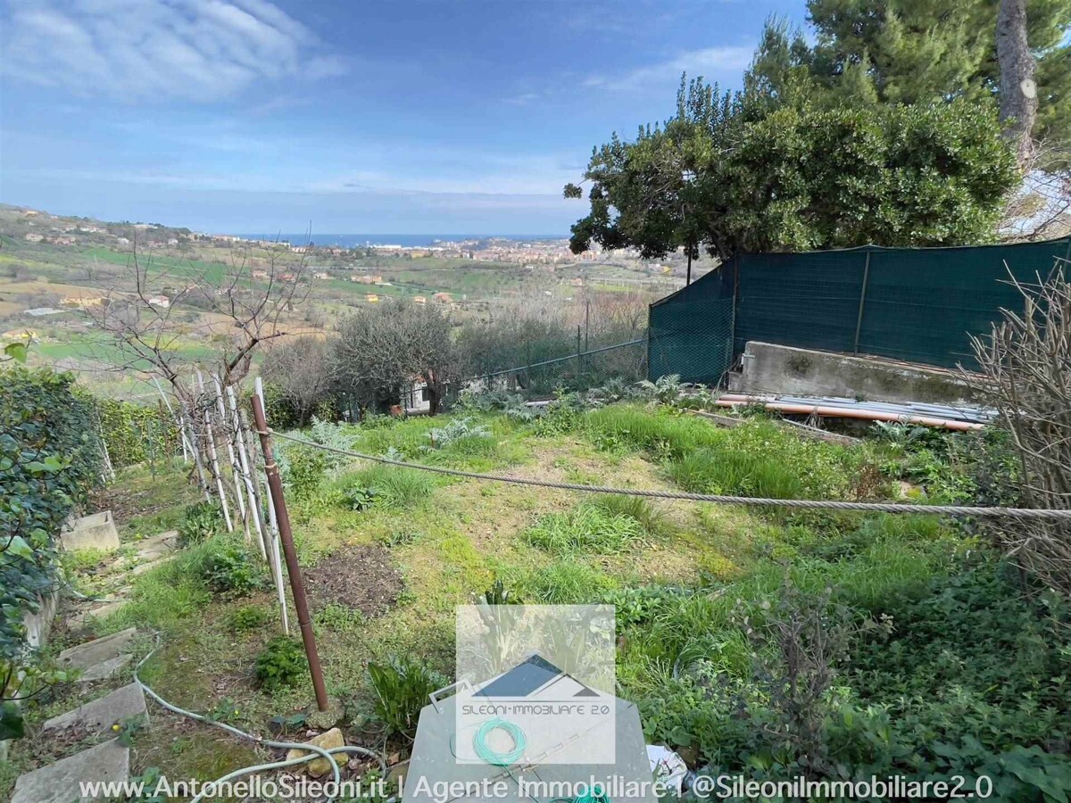 VILLINO A SCHIERA CON AMPIO GIARIDNO VISTA MARE — foto 46